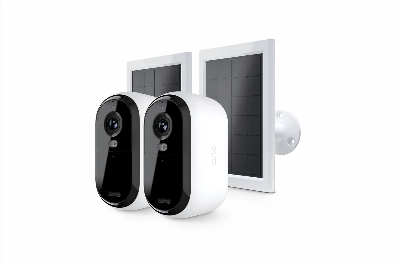 Arlo Essential (Gen.2) Bundle 2K Outdoor Security Camera - 2 Camera Kit + 2 Essential Solar Panel Charger - White