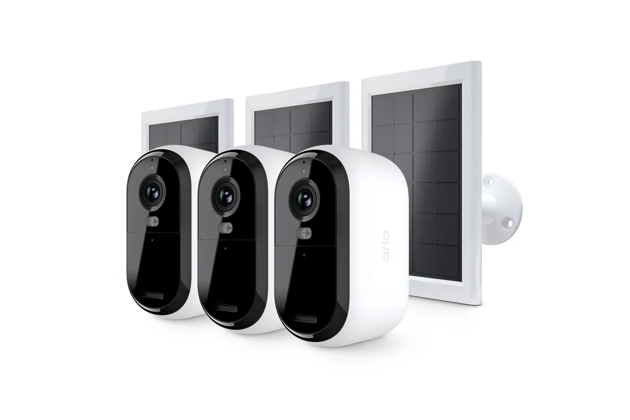 Arlo Essential (Gen.2) Bundle 2K Outdoor Security Camera - 3 Camera Kit + 3 Essential Solar Panel Charger - White